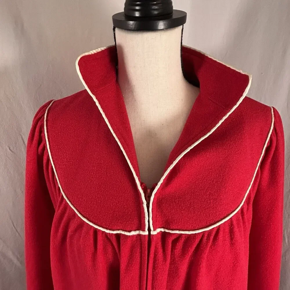 Vintage 70-80s Carriage Court Sears Zip Housecoat Robe Med Red ILGWU Union Made